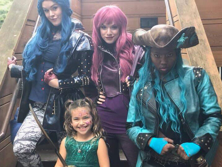 Disney Descendants Mal & Evie  Disney inspired fashion, Themed